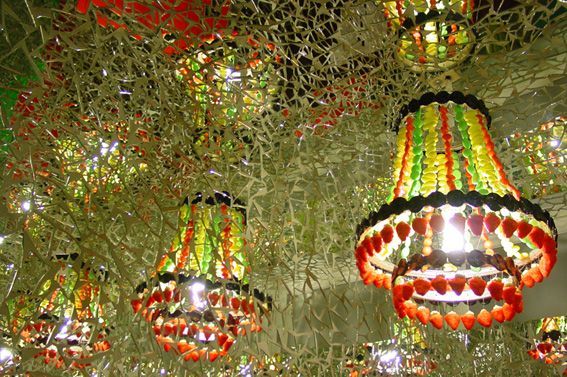 Lustre insolite en bonbons Lustre insolite en bonbons
